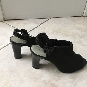 Women’s heels (shoes)